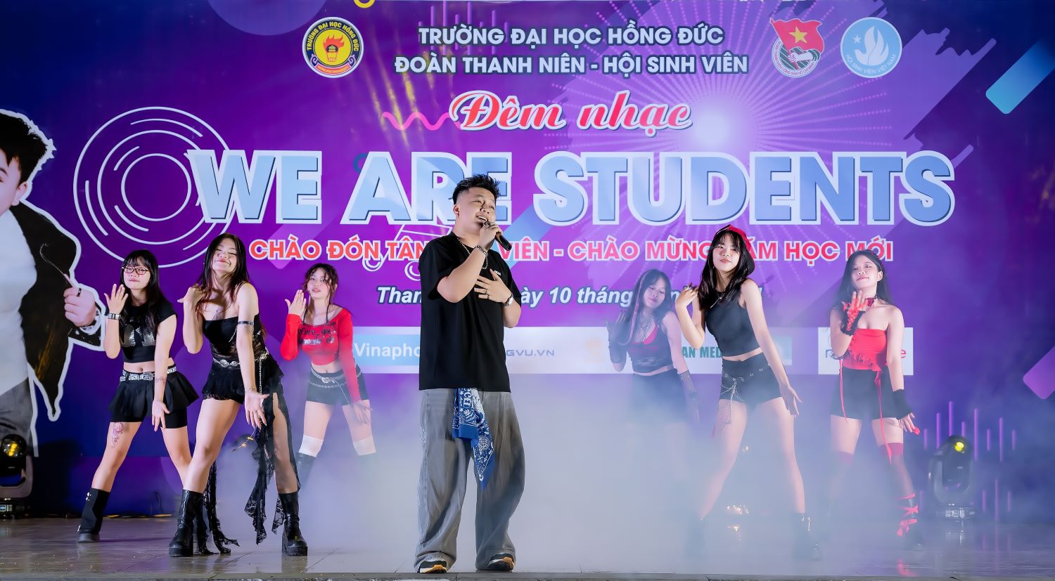 Bùng nổ và rực cháy cùng đêm nhạc "We are students" - Chào đón Tân sinh viên Trường Đại học Hồng Đức năm học 2024 - 2025